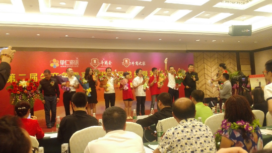 通發激光移動推廣優秀個人上臺領獎(左六)